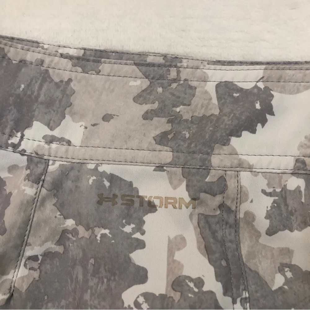 Under Armour Storm HeatGear Loose Snow White Camo Swim Board Shorts Mens 30.